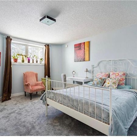 Elegant Garden Suite&2Mins Bus Station Close Lrt& Free Parking YYC Exterior foto