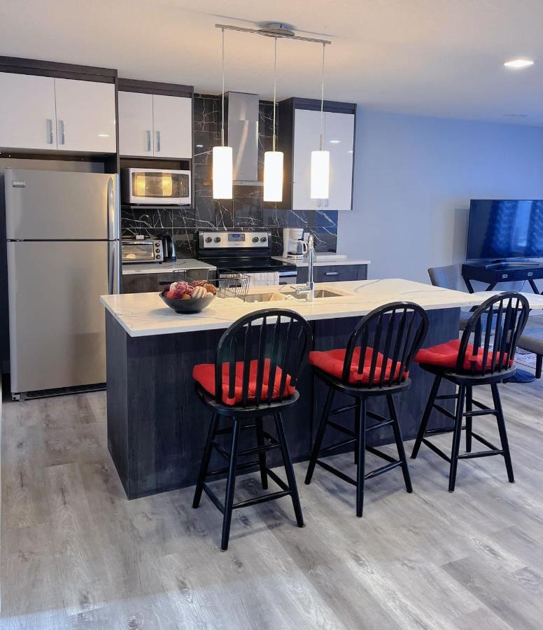 Elegant Garden Suite&2Mins Bus Station Close Lrt& Free Parking YYC Exterior foto
